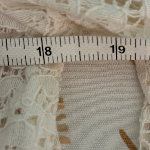 Loft Womens Ivory Lace Blouse Scalloped Bottom‎ Gold Buttons Down Back Medium - Picture 7 of 10